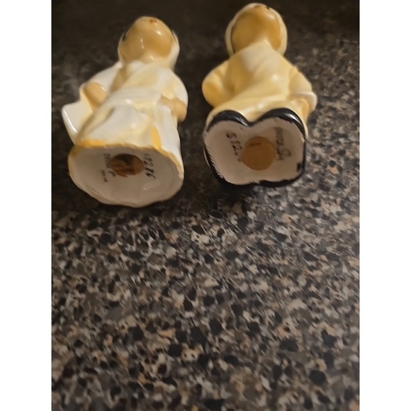Mid century, ceramic kissing , couple from India , salt/ pepper shakers, Japan - Picture 3 of 3